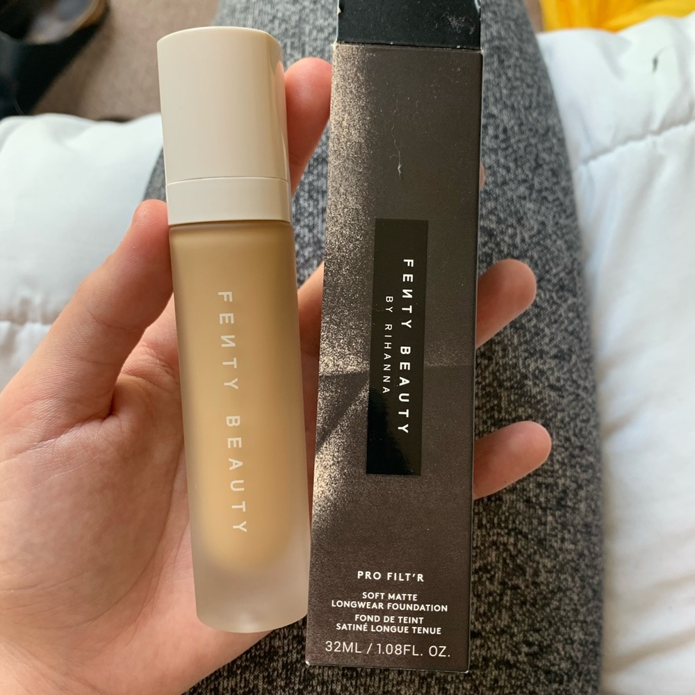 FENTY Pro Filt'r Soft Matte Longwear Foundation